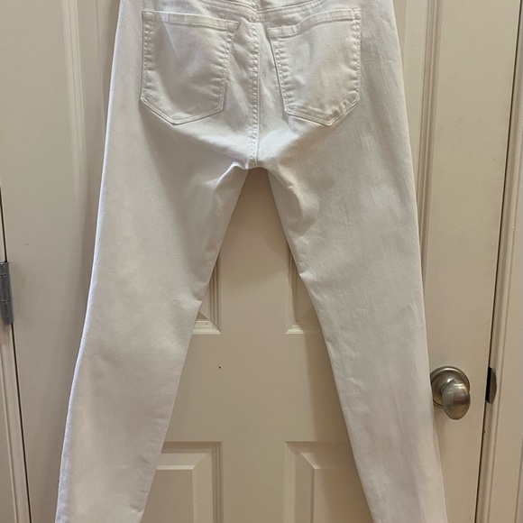 LOFT white skinny denim in size 2(25)Petite. - Picture 2 of 5